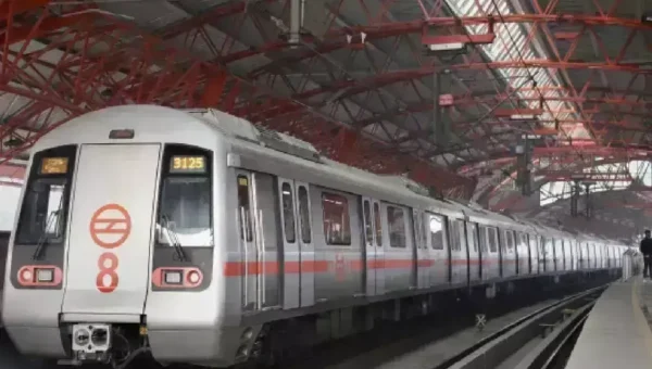 Delhi: Delhi metro issues advisory against making reels in train