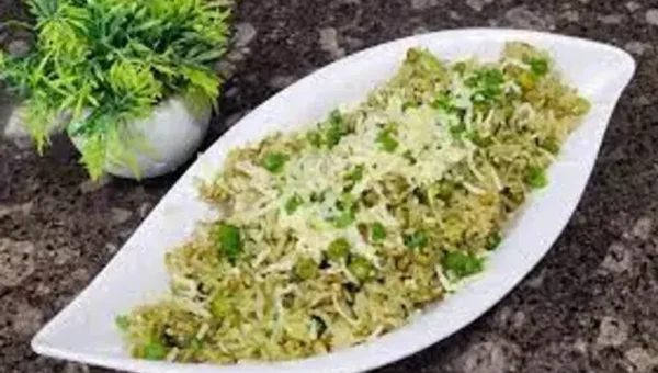 Cheesy Hari Bhari Khichdi Recipe: A recipe that everyone would want to cook for themselves