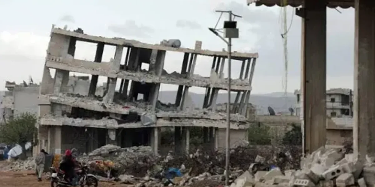 Israel’s air force attacks Syria and Syrian air defense missile explodes over northern Israel