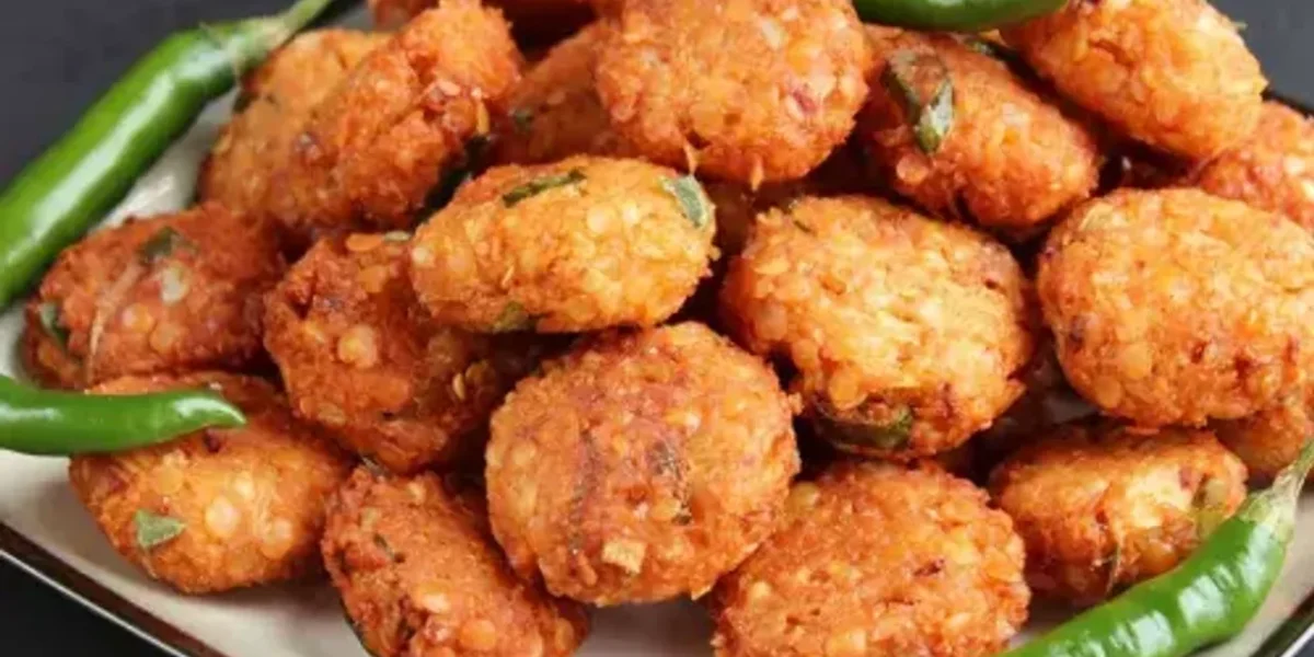Masoor Dal Vada Recipe: Making some crispy snacks to enjoy rainy days is a monsoon ritual