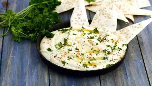 Veggie Supreme Spinach Nachos Recipe: Topped with a luscious, velvety cheese dip, these nachos are a true delight for both your taste buds