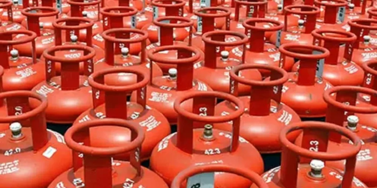 Centre cuts LPG prices by Rs 200 per cylinder, Ujjwala scheme beneficiaries to get overall subsidy of Rs 400 per cylinder