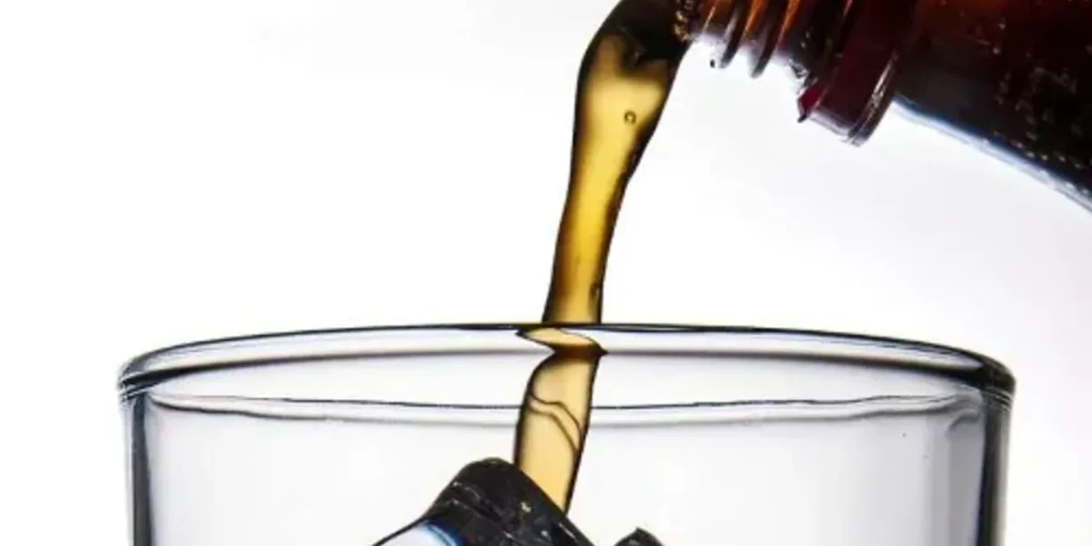 Liver problems in older women are linked to daily intake of sweetened drinks