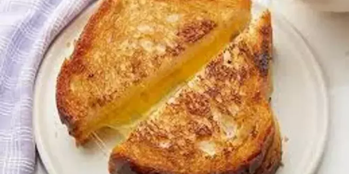 Cheddar Cheese Crust Sandwich Recipe:This sandwich would be your favourite on-the-go breakfast