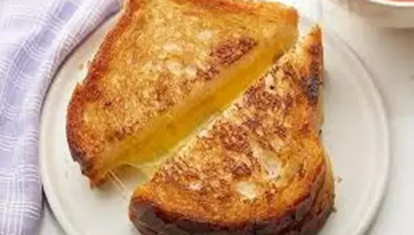 Cheddar Cheese Crust Sandwich Recipe:This sandwich would be your favourite on-the-go breakfast