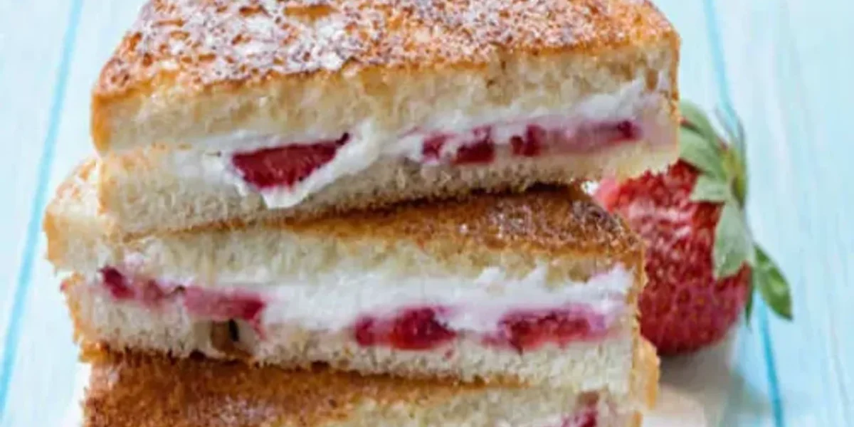 Strawberry Sandwich Recipe: this sandwich can make for a great option for your kid’s tiffin