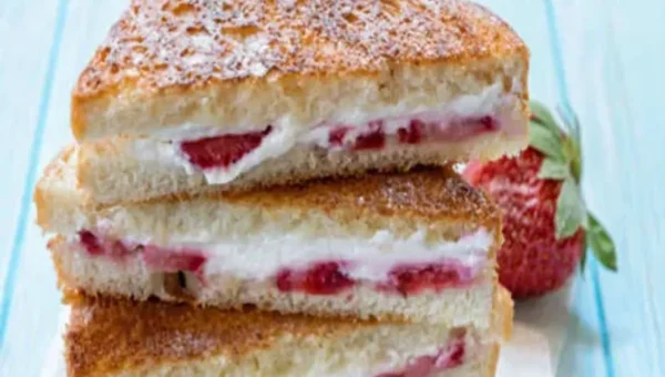 Strawberry Sandwich Recipe: this sandwich can make for a great option for your kid’s tiffin