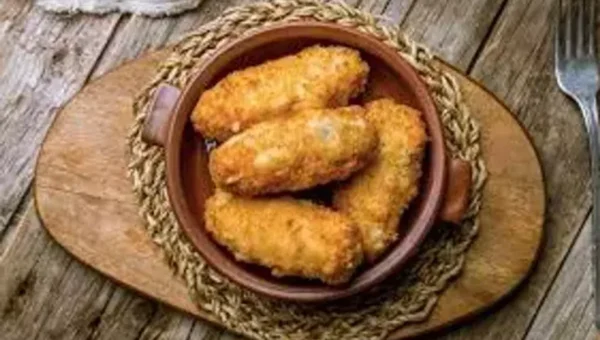 Cheesy Paneer Bread Rolls Recipe: Enjoy these cheesy melt paneer bread rolls alongside your favorite chutneys or schezwan dip