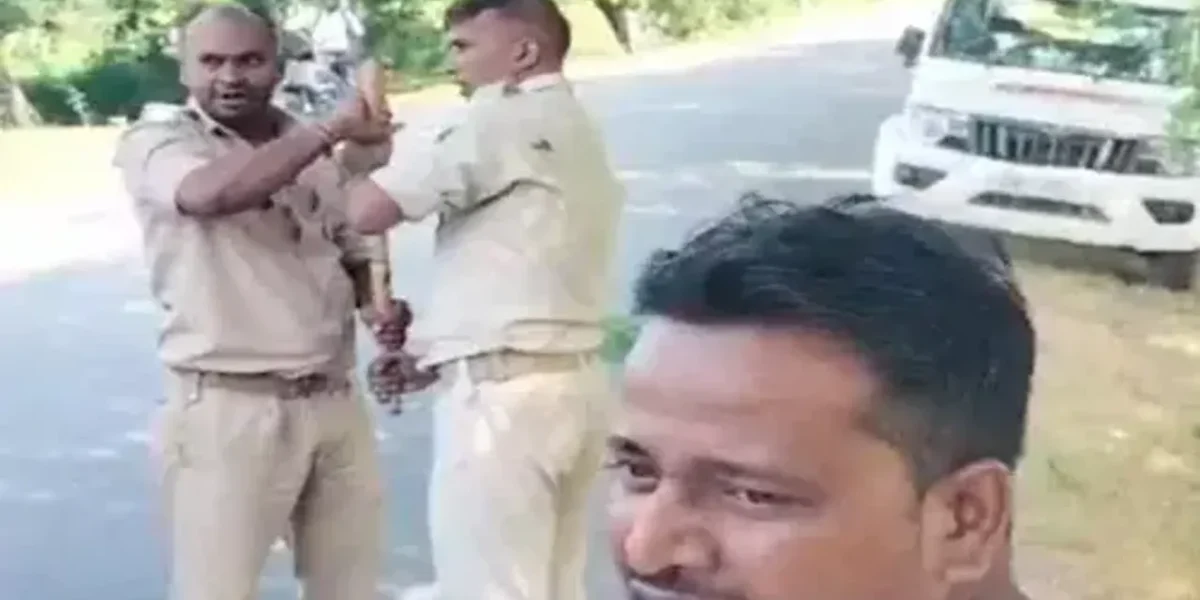 A Video is going viral of Bihar’s 2 Police Officers Engage in Fistfight in Nalanda