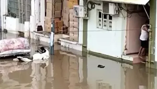 Flood-like situation in rain-hit Gujarat; 10k shifted