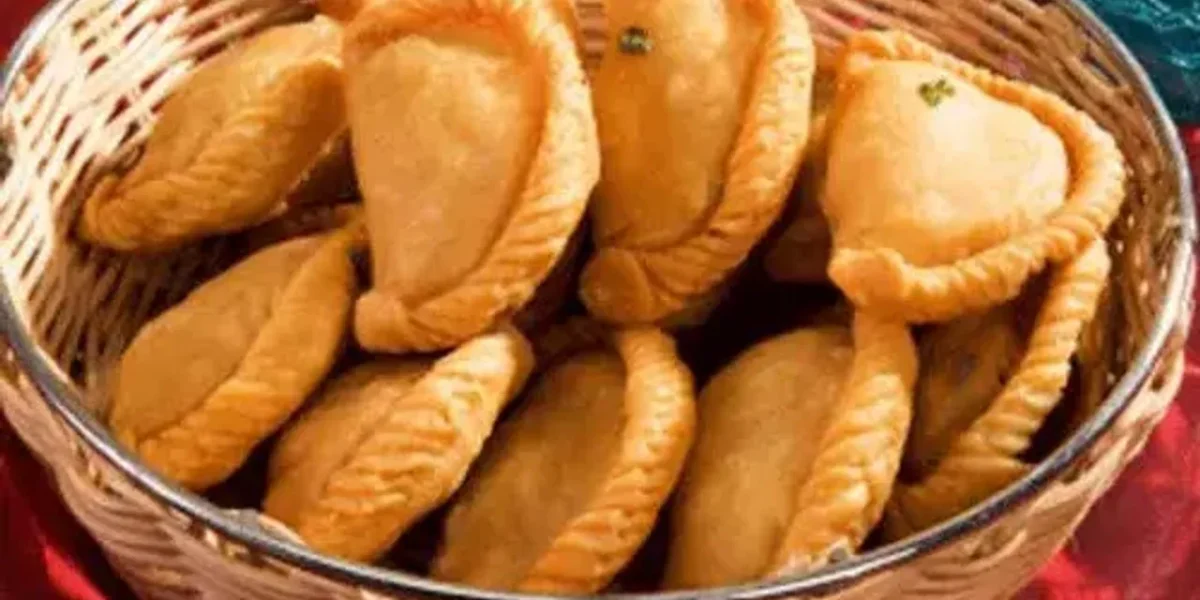 Gujiya Recipe: The best thing about this delicacy is the combination of sweet, yummy filling and crispy outer coating