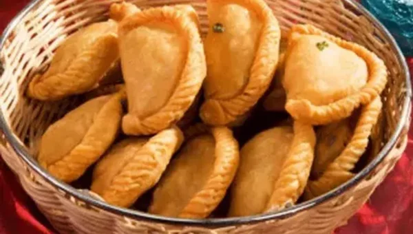 Gujiya Recipe: The best thing about this delicacy is the combination of sweet, yummy filling and crispy outer coating