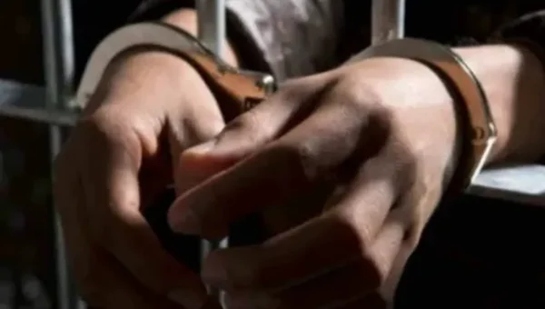 Gujarat: Three held in Surat for trying to sell charas worth Rs 4.15cr they found on the beach
