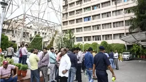 Strong earthquake of 6.2 magnitude in Nepal also Earthquake in Delhi-NCR