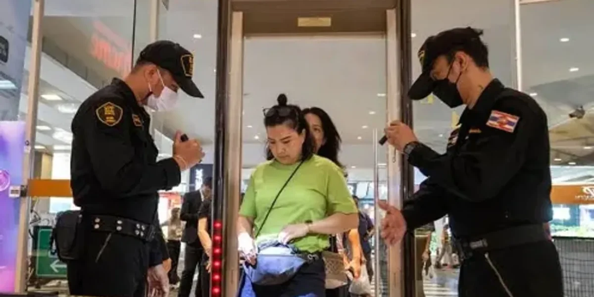 Suspect in Bangkok mall shooting that killed 2 used a modified mock gun