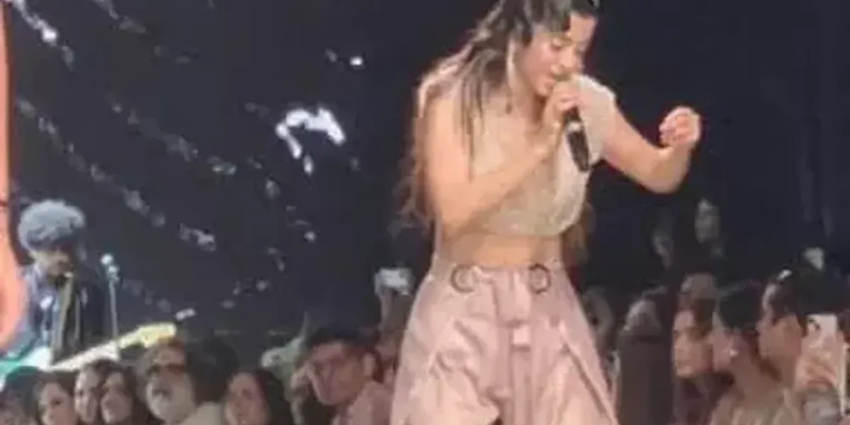Hrithik Roshan’s ladylove Saba Azad takes over fashion runway with her melodious performance