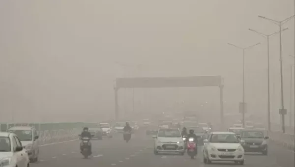 Delhi AQI improves marginally to 413; haze persists, health concerns rise