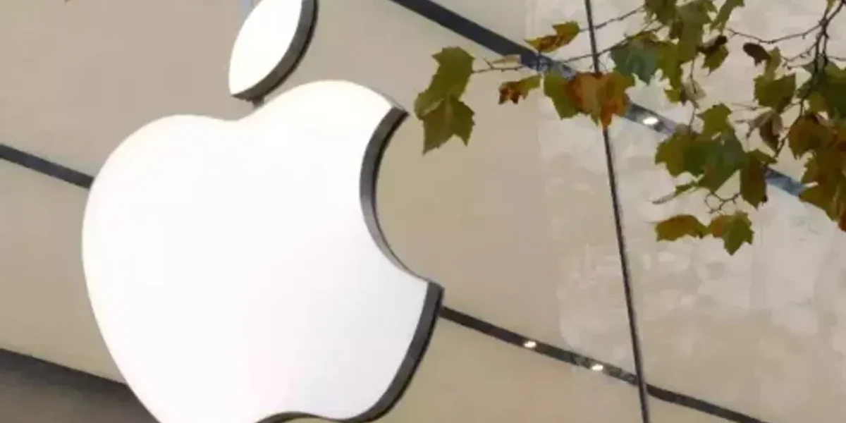 Apple shares weakens after warning of dull holiday quarter
