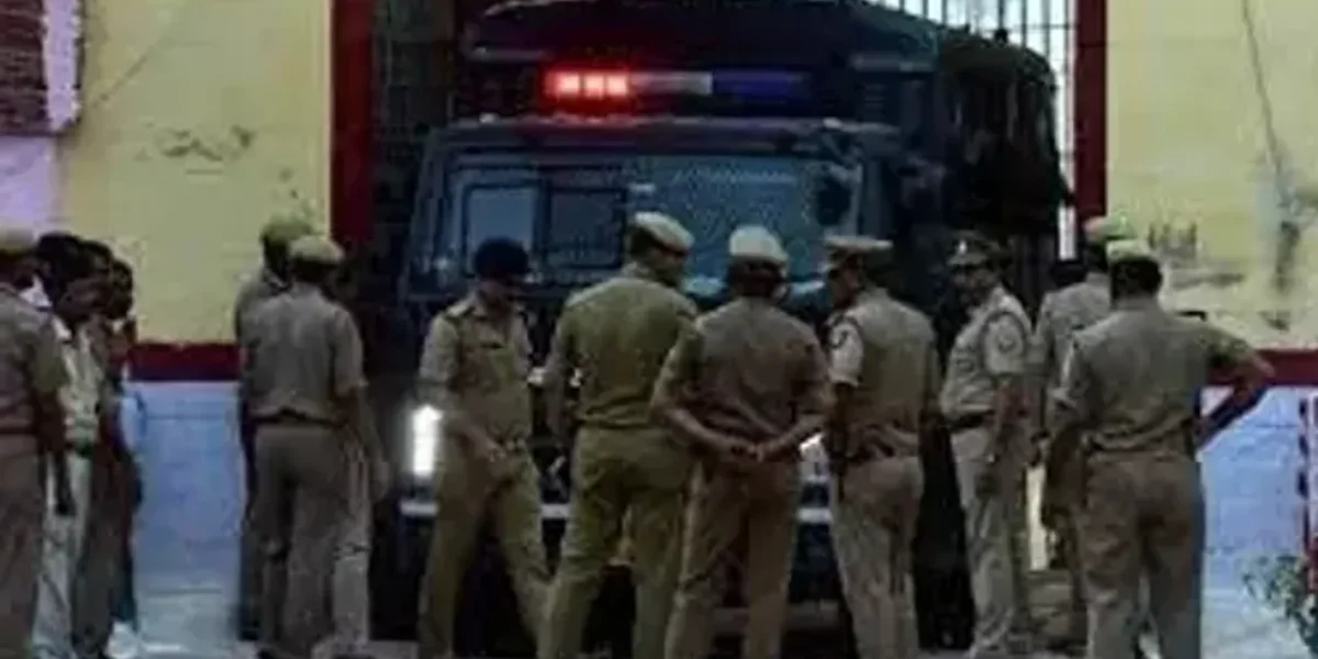 Gujarat woman forces Dalit employee to hold footwear in mouth for demanding salary