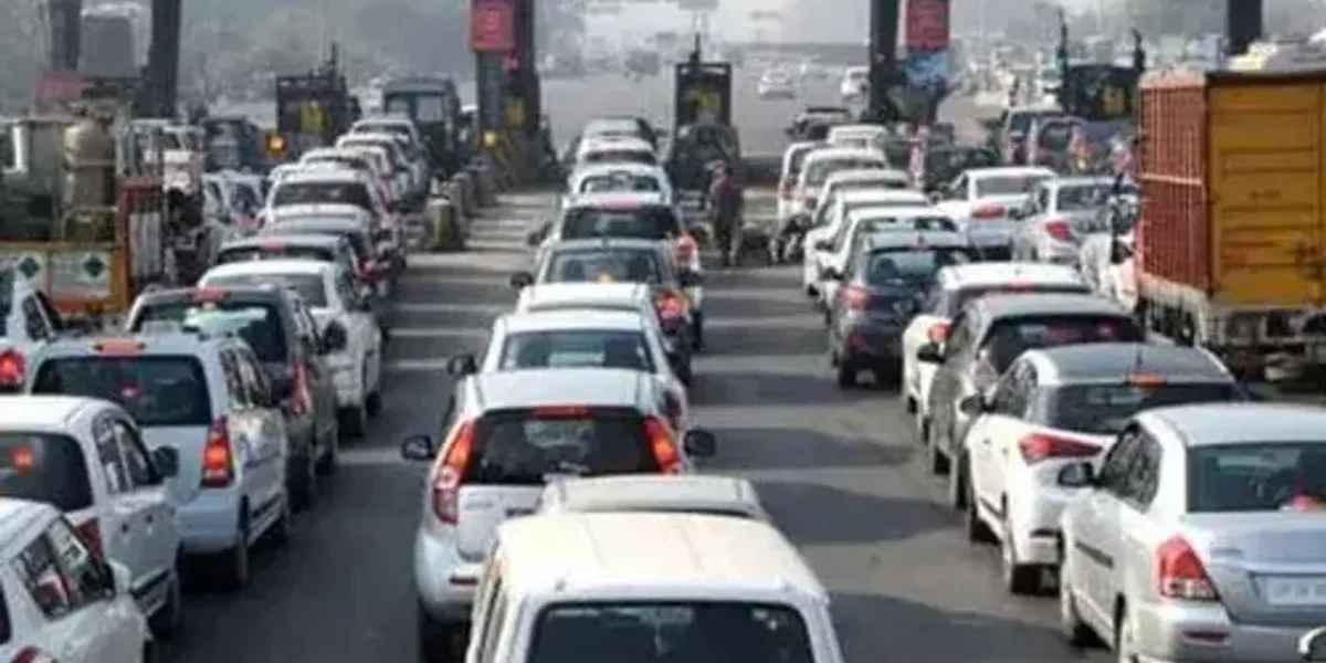 Noida Police starts awareness drive among citizens to reduce road accidents