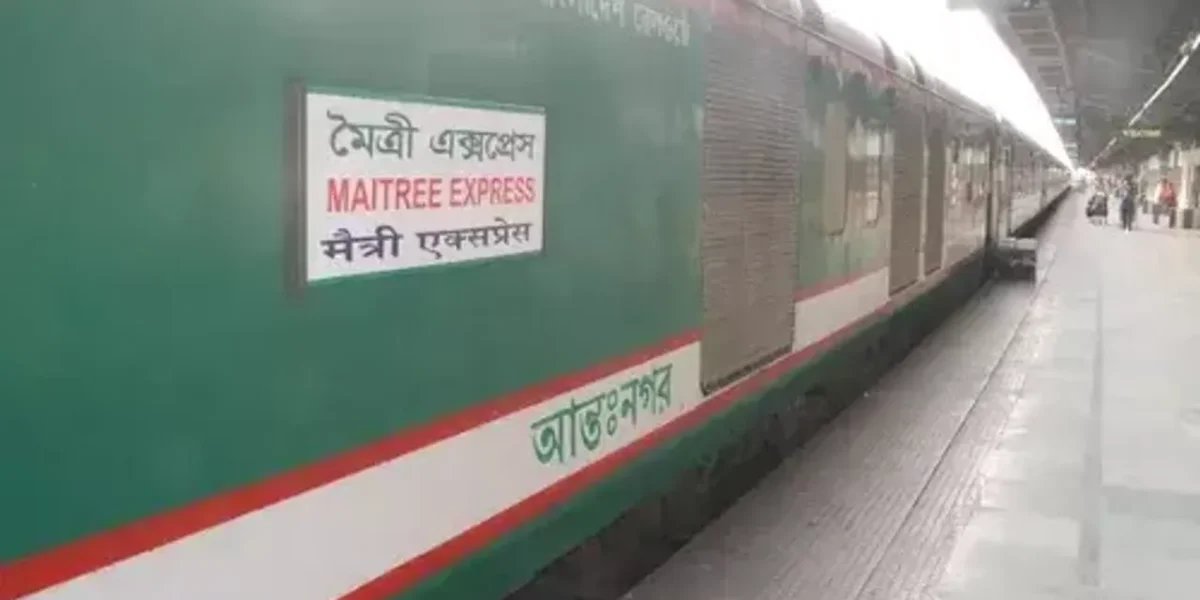 Crude bombs hurled at Maitree Express in Bangladesh’s Pabna
