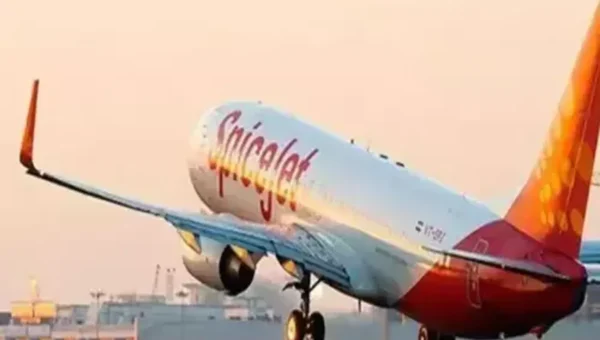 Dubai-Bound SpiceJet Flight lands in Karachi due to medical emergency
