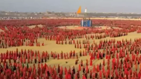 Over 37,000 women perform in sync at the Maha Raas in Gujarat’s Dwarka