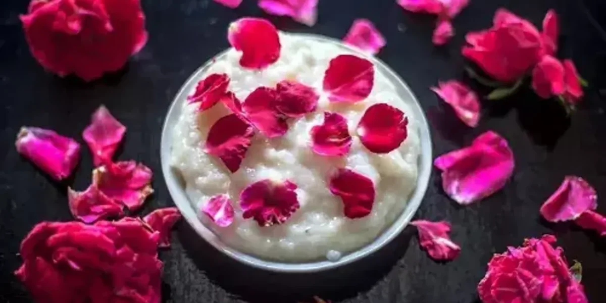 Rose Kheer Tart Recipe:This dessert recipe is a delightful combination of a crunchy tart filled with rose-flavored kheer