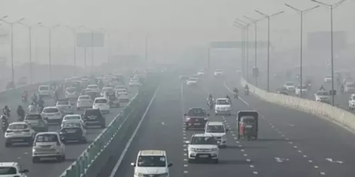 Thick layer of fog grips Delhi, causes delay of over 130 flights and 20 trains