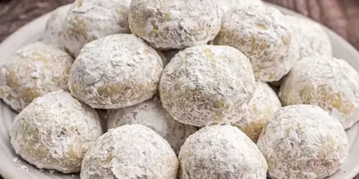 Snowball Cookies Recipe: If you are someone who loves baking homemade goodies during Christmas, then this super easy recipe is perfect for you