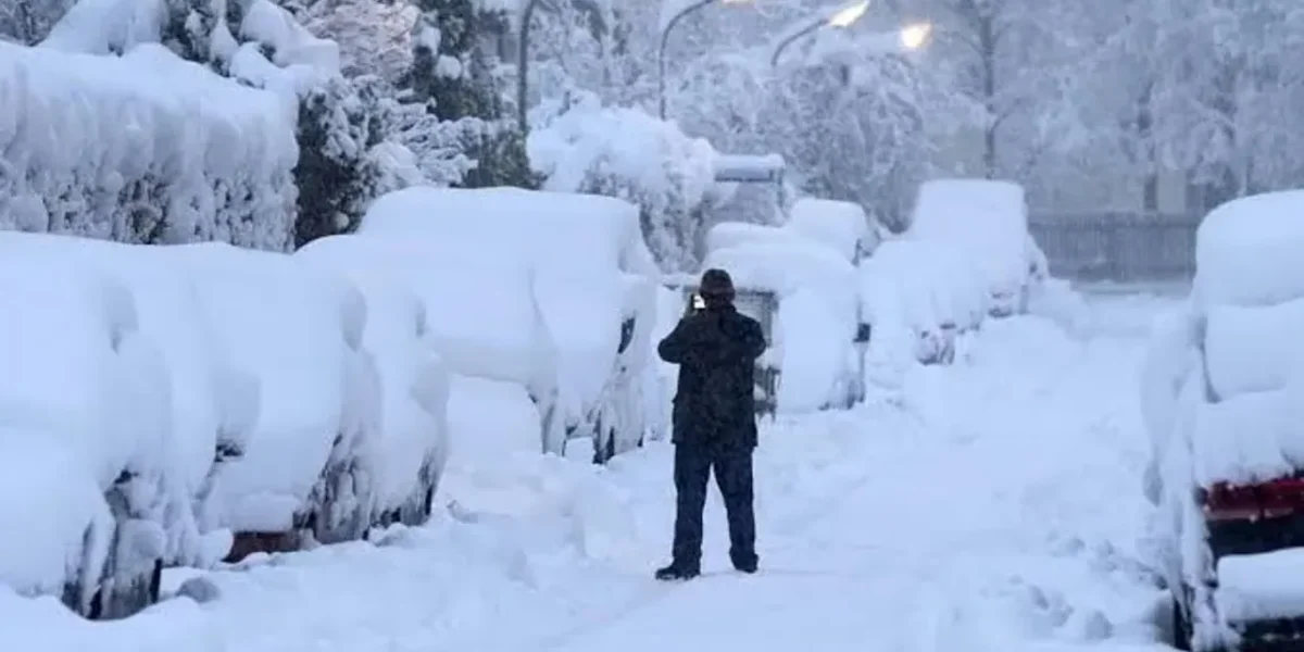 Munich airport grounds flights amid snowstorm, travel chaos in central Europe
