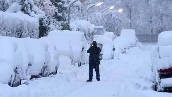 Munich airport grounds flights amid snowstorm, travel chaos in central Europe