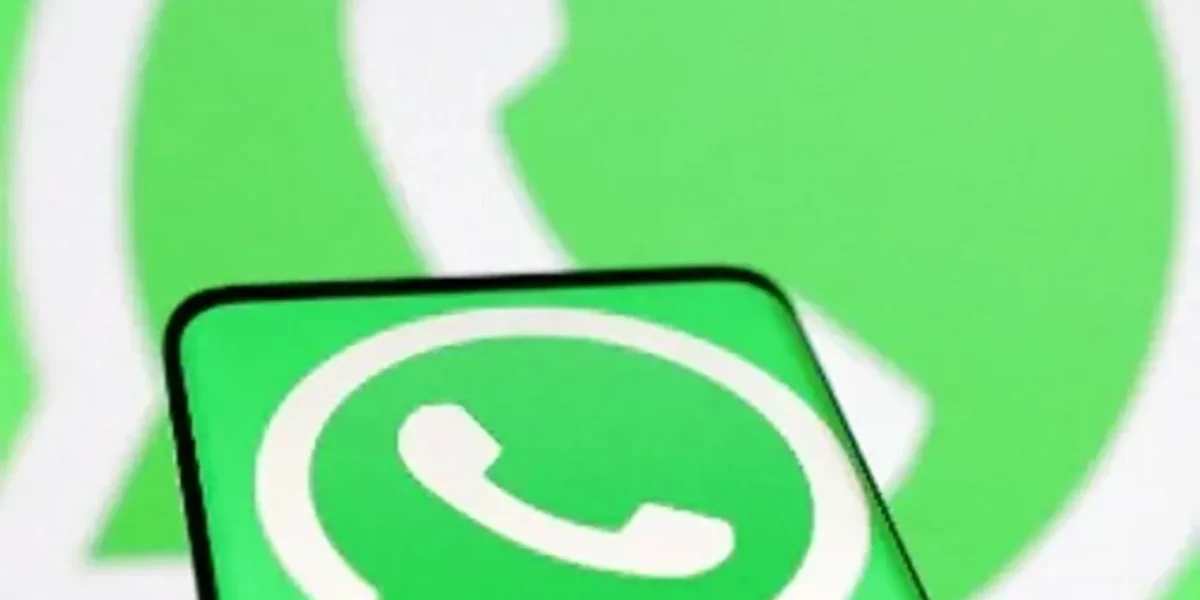WhatsApp now lets users send voice messages as View Once