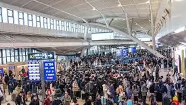 Consumption, travel bookings enter peak season in China