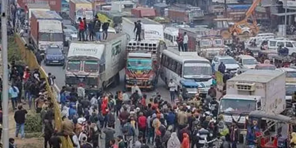 Road ministry proposes tech system for truckers to inform about accidents