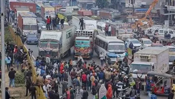 Road ministry proposes tech system for truckers to inform about accidents