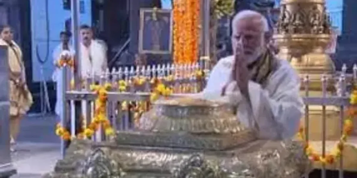 PM Modi offers prayers at Kerala’s famous Lord Krishna temple in Guruvayur