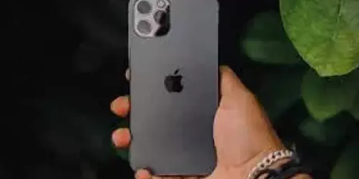 Apple dethrones Samsung to become global lead in smartphone shipments
