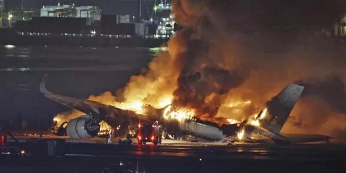 Plane at Japan’s Haneda Airport catches fire, 400 passengers rescued