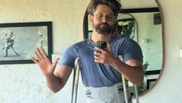 Hrithik Roshan finds strength in vulnerability, shares a picture in crutches post injury