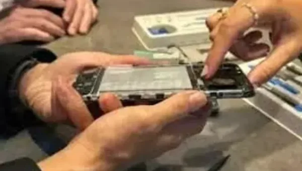 Retailers dial smartphone makers over delay in claims settlement