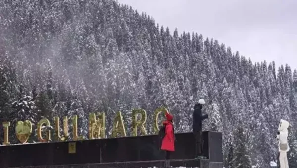 Gulmarg and Gurez in Kashmir experiences fresh snowfall