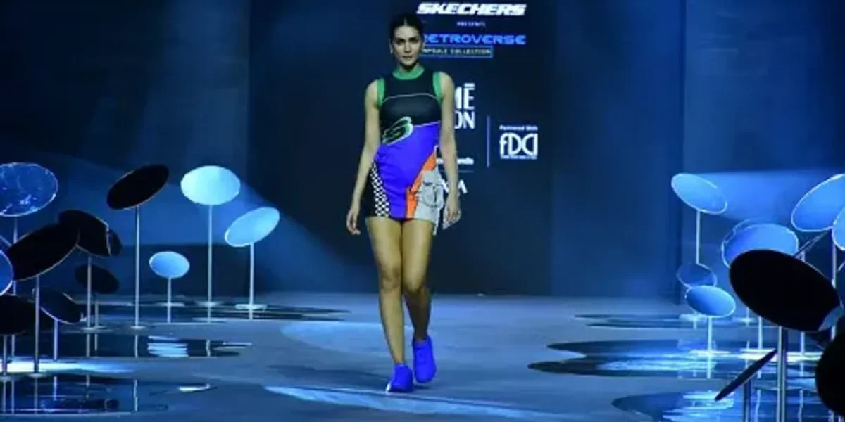 Kriti Sanon’s ‘stress-free’ ramp walk sans heels on Lakme Fashion Week Day 3
