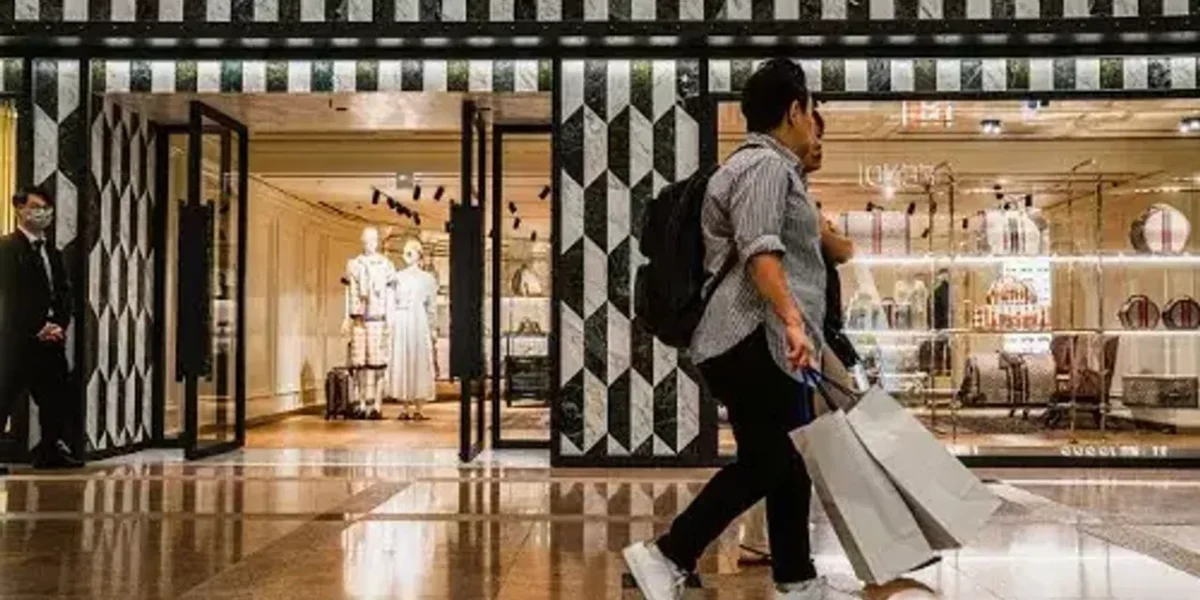 Gucci sales to plunge 20% in first quarter on Asia slowdown