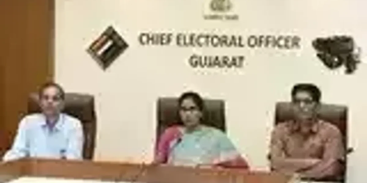 Gandhinagar : CEO holds readiness meeting at airport