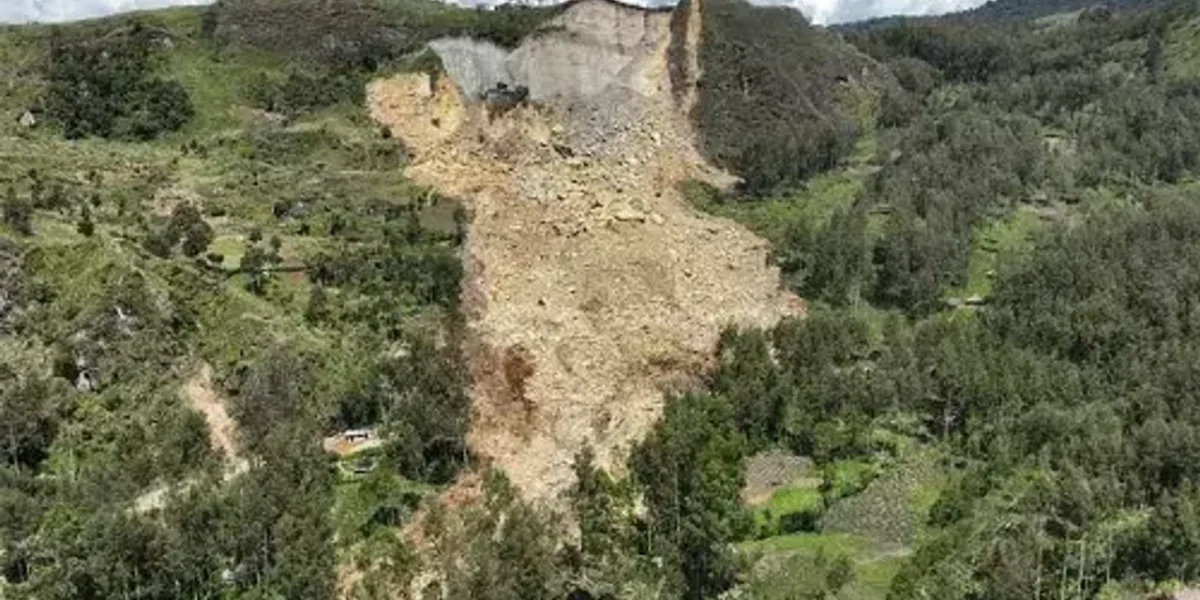 Papua New Guinea orders evacuations as fear of second landslide looms