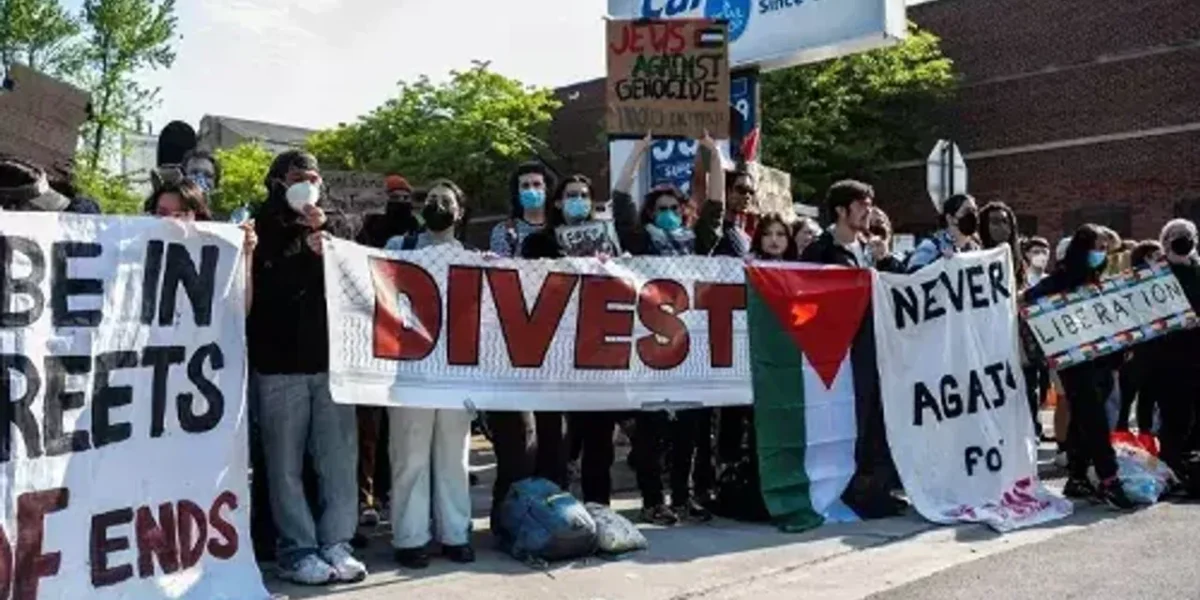 Israel-Hamas war protesters temporarily take over building on University of Chicago campus