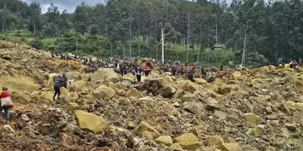 Over 300 buried as landslide hits Papua New Guinea