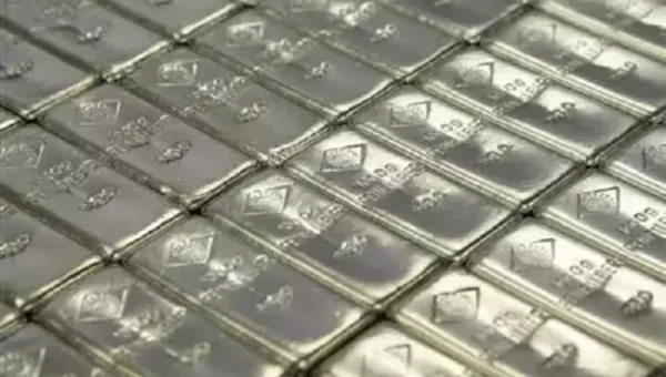 Ahmedabad: Silver prices touch record high of ₹94,000 per kg