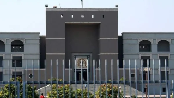 Gujarat HC directs govt to fill vacant supporting staff posts in consumer panels